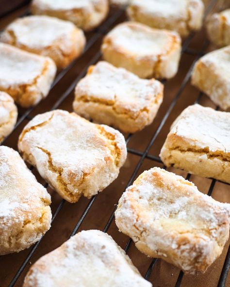 Ricciarelli Cookies, Silvia Colloca, Truffle Recipes, Italian Biscuits, Italian Almond Cookies, Almond Biscuits, Gluten Free Italian, Italian Cookie Recipes, Sbs Food