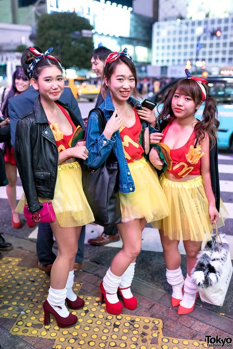 Halloween 2015, Shibuya [Tokyo Fashion] || more photos here: (1) http://tokyofashion.com/halloween-eve-japan-costume-pictures/ (2) https://www.flickr.com/photos/tokyofashion/albums/72157659908964330 (3) https://www.flickr.com/photos/tokyofashion/albums/72157660249449432/ || 30 October 2015 | #couples #Fashion #Harajuku (原宿) #Shibuya (渋谷) #Tokyo (東京) #Japan (日本) Japan Costume, Couples Fashion, Harajuku Japan, 30 October, Halloween Eve, Shibuya Tokyo, Summer Vacation Outfits, Crazy Outfits, Halloween 2015