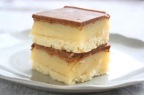 Condensed Milk Desserts, Millionaire Bars, Shortbread Bars Recipes, Milk Dessert, Shortbread Bars, Dessert Bar Recipe, Cookie Bar, Bar Recipes, Caramel Recipes