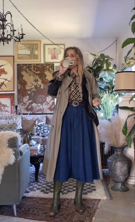 Eccentric Old Lady Aesthetic, Eccentric Work Outfit, Eccentric Grandpa, Artist Style Clothing, Eccentric Clothes, Layering Clothing, Cozy Living Room Decor Ideas, Grandpa Fashion, Berlin Fashion Street