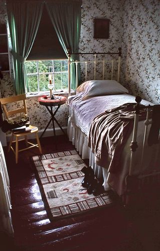 Anne Of Green Gables House 13 Anne's Bedroom by Bob Kissel, via Flickr Oh how I would luv to fall asleep in ann's bed Anne Of Green Gables House, Green Gables House, Gable House, Vintage Bedroom, Bedroom Vintage, Anne Of Green, Anne Of Green Gables, Green Gables, Bed Room