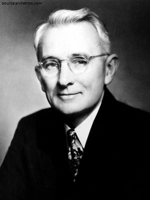 Dale Carnegie biography, quotes & books - influence people | ToolsHero Dale Carnegie Quotes, Public Speech, First Class Seats, Books For Self Improvement, How To Influence People, Dale Carnegie, Warren Buffett, Richard Branson, Strong Female