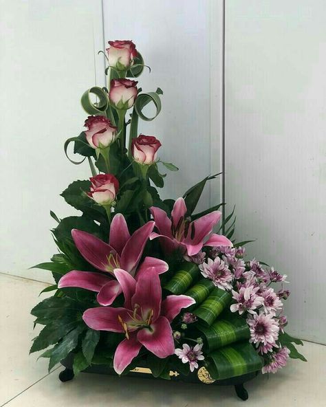 Valentine Flower Arrangements, Dekoratívne Vence, Contemporary Flower Arrangements, Tropical Floral Arrangements, Tropical Flower Arrangements, Rose Flower Arrangements, Large Flower Arrangements, Flower Arrangement Designs, Church Flower Arrangements