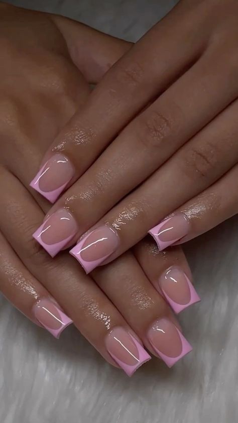 Valentine’s Day Nail Ideas Short, Shorties Nails Square Spring, Shorties Nails Color, Shorties Nails Pink, Short Pink Nail Designs, Acrylic Nail Application, Pink Tip Nails, Nail Application, Pink French Nails