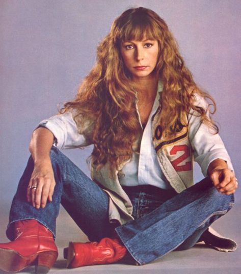 American pop and country singer, songwriter, and musician. To date, Newton has received five Grammy Award nominations in the Pop and Country Best Female Vocalist categories (winning once in 1983), as well as an ACM Award for Top New Female Artist and two Billboard Female Album Artist of the Year awards (won consecutively). Juice Newton, Angel Of The Morning, 80s Country, Oldies Music, Country Music Artists, Country Music Stars, Country Music Singers, Music Icon, Country Singers