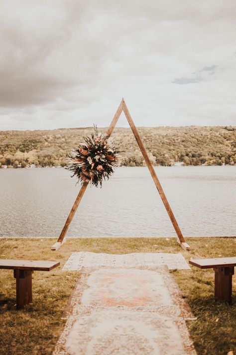 Pond Wedding Ceremony, Fall Lake Wedding, Lake Wedding Reception, Wedding By The Water, Simple Wedding Arch, Wedding Decor Outdoor, Wedding On The Water, Dock Wedding, Wedding Decor Vintage