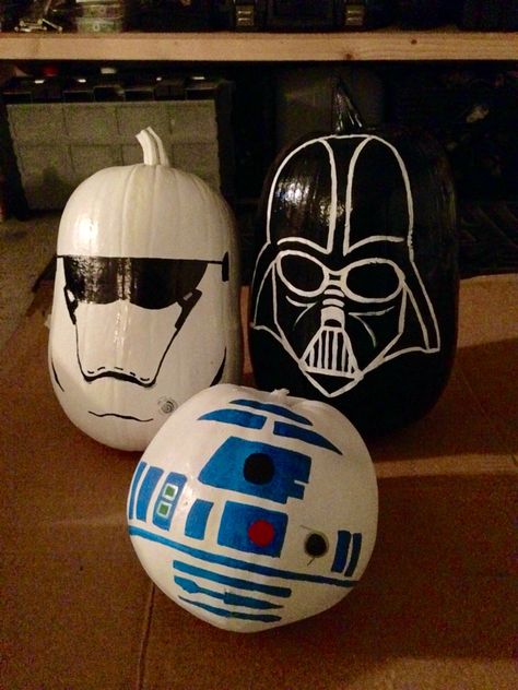 Star Wars painted pumpkins Star Wars Halloween Decorations, No Carve Pumpkin Decorating, Disney Pumpkin, Star Wars Halloween, Halloween Pumpkins Painted, Pumpkin Carvings, Creative Pumpkins, Pumpkin Carving Templates, Halloween Pumpkins Carvings