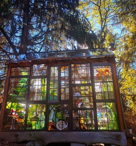 Glass Cabin, L'art Du Vitrail, Glass Houses, Verre Design, She Sheds, Small Cabin, Garden Sheds, Glass Artwork, Stained Glass Ideas