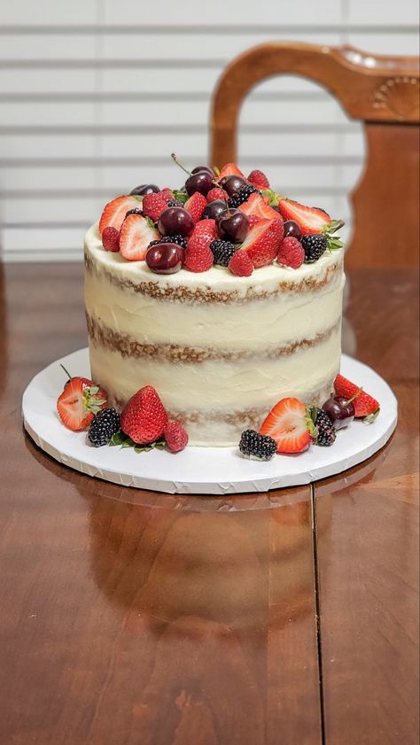 Naked Cake With Berries, Fruit Birthday, Berry Cake, Strawberry Cakes, Fruit Cake, 21st Birthday, Blackberry, Shower Ideas, Seventeen