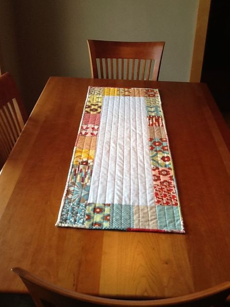 Pieced Table Runners, Farmhouse Table Runner Ideas Quilted, Quilt Runners Table, Summer Quilted Table Runner, Simple Quilted Table Runners, Spring Table Runner Pattern Free, Quilting Table Runners, Summer Table Runners, Spring Table Runners