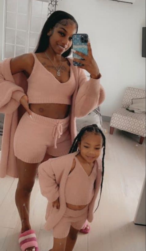 Mommy Goals Black Daughter, Girl Mom Black Women, Character Vibes, Mom Black, Mommy Moments, Cute Mixed Babies, Girl Gender Reveal, Cute Black Babies, Mommy Goals