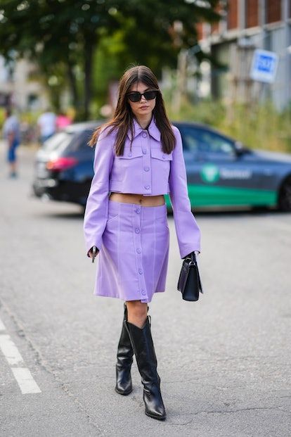 Springtime Outfits, Fashion Week Street Style Outfits, Violet Vibes, Fashion Week Spring 2023, Copenhagen Fashion Week Street Style, Spring Time Outfits, Preppy Fashion, New York Fashion Week Street Style, Copenhagen Fashion