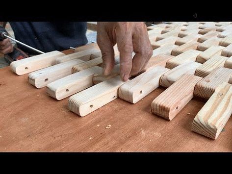 Cool Small Wood Projects, Small Wood Chair Diy, Easy Diy Wood Projects Furniture, Diy Chairs For Outside, Simple Wooden Chair Design, How To Make A Chair, Wood Projects That Sell Ideas, Wood Toy Ideas, Easy Chair Wooden