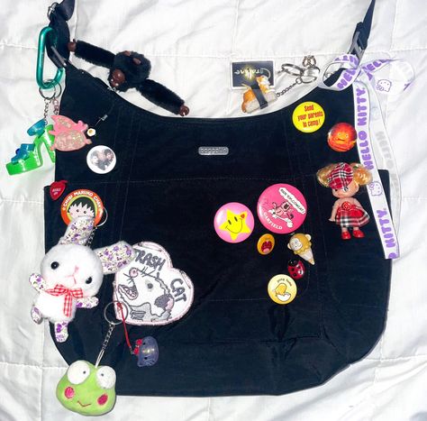 (1) Home / X Bag With Pins, Victoria + Core, Backpack Project, Decorated Bags, Inside My Bag, Bag Decoration, Backpack Decoration, Daily Bag, Crazy Outfits