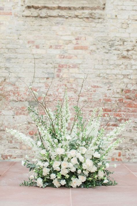 Fashionable floor floral displays for this church ceremony Alter Flowers, Church Wedding Flowers, Wedding Alters, Church Wedding Ceremony, Altar Flowers, Aisle Flowers, Church Flower Arrangements, Church Flowers, Wedding Ceremony Flowers