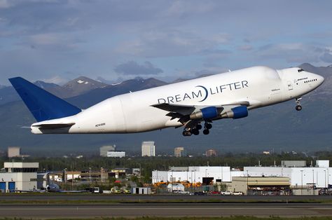 Boeing Dreamlifter, Shark Mouth, Cargo Aircraft, A Wing, Commercial Aircraft, On A Stick, Boeing 747, Wide Body, Snow Day