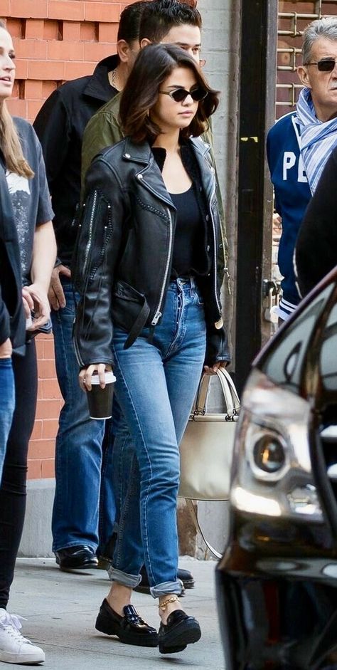 Selena Gomez Style Casual, Cute Selena Gomez, Selena Gomez Outfits Casual, Selena Gomez Jeans, Selena Gomez Casual, Selena Gomez Street Style, Selena Gomez Outfits, Outfits Jeans, Millennials Fashion