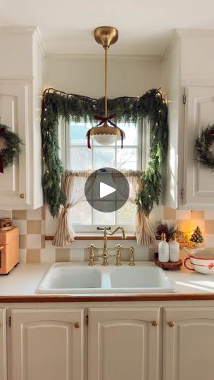 Christmas Morning Recipes, Morning Recipes, Nostalgic Christmas, Cottagecore Cottage, Nancy Meyers, Christmas Kitchen Decor, Dining Nook, Cozy Home, Christmas Kitchen