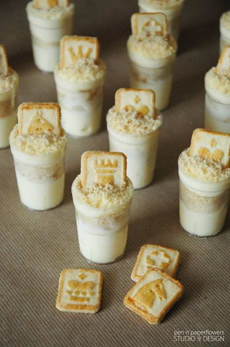 Mini Banana Pudding, Banana Pudding Dessert, Puding Pisang, Shooters Recipes, Dessert Shooters Recipes, Chessmen Cookies, Vanilla Pudding Recipes, Shot Glass Desserts, Shooter Recipes