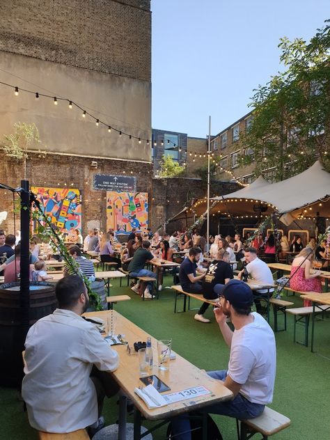 Brewery Patio Ideas, Beer Garden Aesthetic, Outdoor Brewery, Backyard Beer Garden, Beer Garden Party, Beer Garden Design, Beer Garden Ideas, London Markets, Pub Party