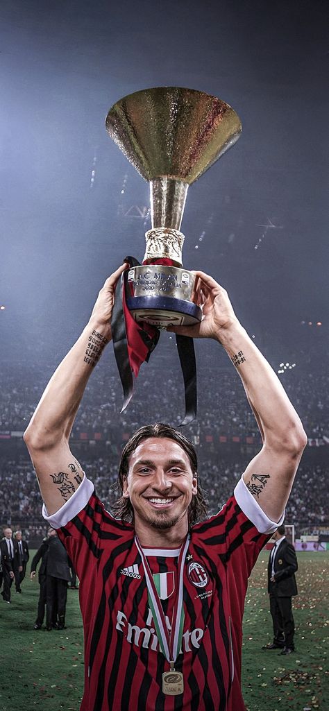 Zlatan Ibrahimovic Wallpapers Iphone, Zlatan Ac Milan, Zlatan Ibrahimovic Wallpapers 4k, Zlatan Ibrahimovic Wallpapers, Ibrahimovic Milan, Manchester United Art, Miroslav Klose, Handsome Football Players, Milan Wallpaper