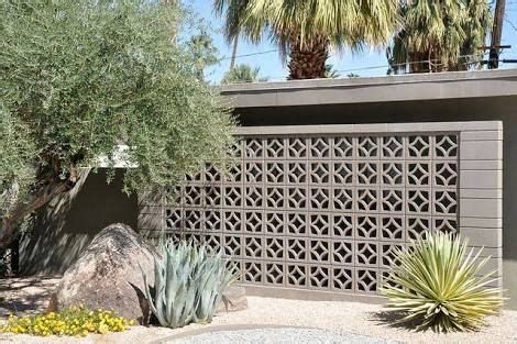 Breeze Block Wall, Screen Block, Mid Century Exterior, Breeze Blocks, Block Wall, Concrete Decor, Concrete Blocks, Fence Design, Modern Landscaping