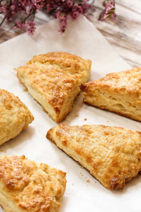 Buttermilk Scones Ina Garten - Chefs & Recipes Buttermilk Scone Recipe, Buttermilk Scones, English Scones, Drop Scones, How To Make Scones, Scones Recipe Easy, Homemade Scones, Scones Easy, Cream Scones