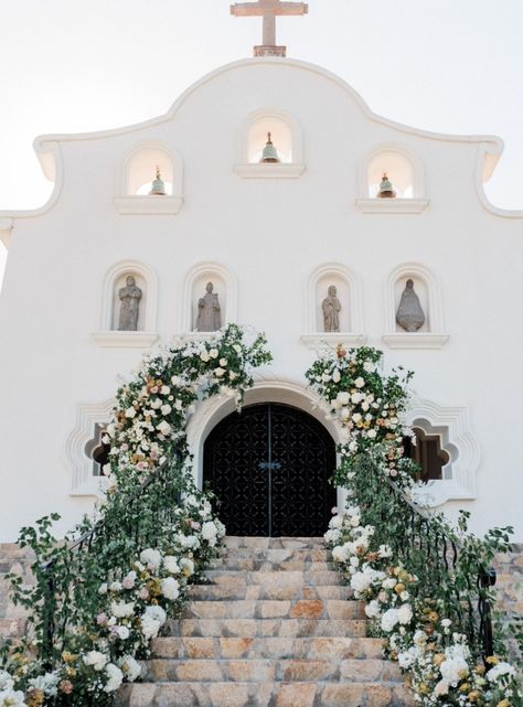 Everything You Need to Know When Booking One&Only Palmilla in Mexico for Your Destination Wedding Dream Wedding Locations, Mexico Destination Wedding, Destination Wedding Mexico, Mexico Resorts, Wedding Officiant, Church Decor, Tropical Garden, Luxury Resort, Wedding Locations