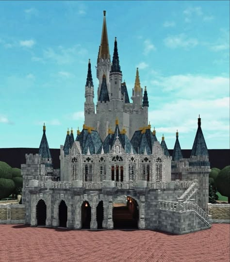 Cottage Animal Crossing, Daniel Perkins, Medieval Castle Layout, Big Beautiful Houses, Castle Layout, Bloxburg Beach House, Winter House Exterior, Disney World Castle, Castle House Design