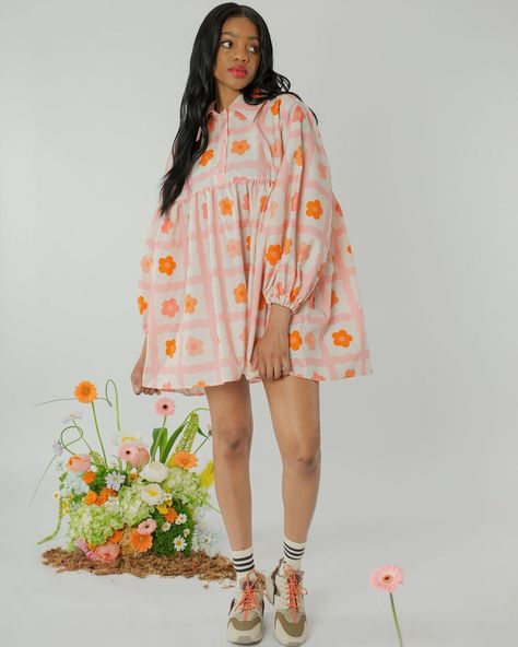 grey milk on Instagram: “meet dilly 🌷 this lil lady is a shirt/smock dress mash up and is the sweetest. wiggly checks, vegan pearl buttons and stretchy cuffs…” Smock Dress Outfit, Shabby Chic Clothes, Whimsical Fashion, Summer Dress Outfits, Pearl Buttons, Smock Dress, Simple Dresses, Daily Fashion, Passion For Fashion