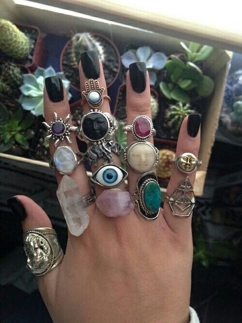 ➺ 𝓃𝒶𝓉𝒶𝓁𝒾𝒿𝒶𝓅𝒶𝓃𝓀𝑜𝓋 Jewerly Necklace, Looks Hippie, Jewerly Ring, Estilo Hippy, Mode Hippie, Indie Jewelry, Estilo Hippie, Knuckle Ring, Jewels Rings