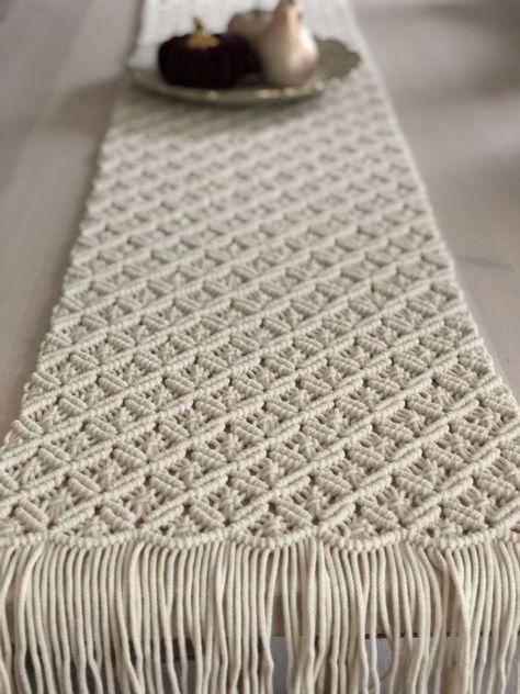 Macrame Rug, Macrame Pillow, Simpul Makrame, Pola Macrame, Macrame Runner, Macrame Table, Macrame Knots Tutorial, Makramee Diy, Macrame Table Runner