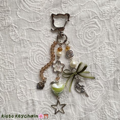 Green Aesthetic Y2k, Pretty Keychains, Dopamine Jewelry, Bracelet Keychains, Pretty Jewelry Necklaces, Handmade Keychain, Beaded Necklace Designs, Fairy Necklace, Phone Charms