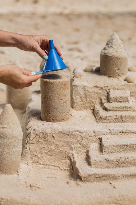 Sandcastle Ideas, Road Trip On A Budget, Weird Items, Beach Cleaning, Beach Sand Castles, Beach Life Hacks, Hacks To Try, Beach Basket, Sand Castles