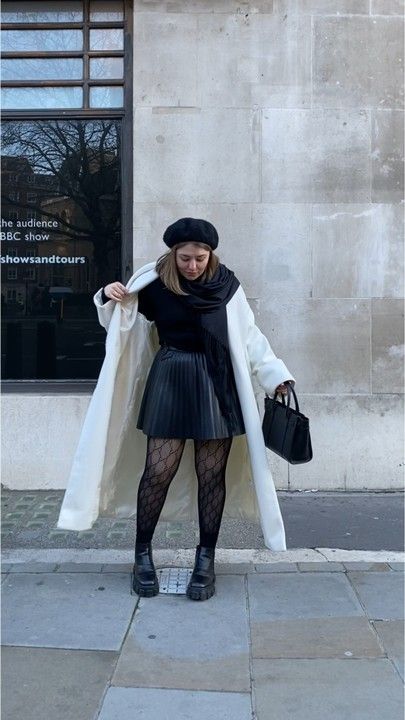 Curvy Paris Outfit, Beret Outfit Plus Size, Paris Outfits Curvy, Paris Outfit Plus Size, Paris Outfits Winter Plus Size, Plus Size In Paris, Paris Outfits Plus Size, Plus Size Paris Outfits, Outfits Invierno Curvy