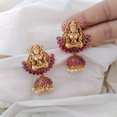 Earings Design Gold New Model Daily Wear, Makara Kundanalu, Jewellery Patterns, Temple Earrings, Cooking Sweets, Bollywood Makeup, Lucky Earrings, Wedding Jewelry Sets Bridal Jewellery, Gold Earrings Indian