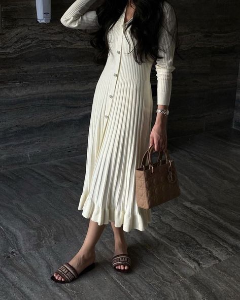 Classy Sunday Outfit, Elegant Modest Dresses Classy, Classy Church Outfits For Women, Elegant Flamboyant, Modest Classy Outfits, Chique Outfit, Elegant Outfit Classy, Classy Fashion, Fashion Mistakes