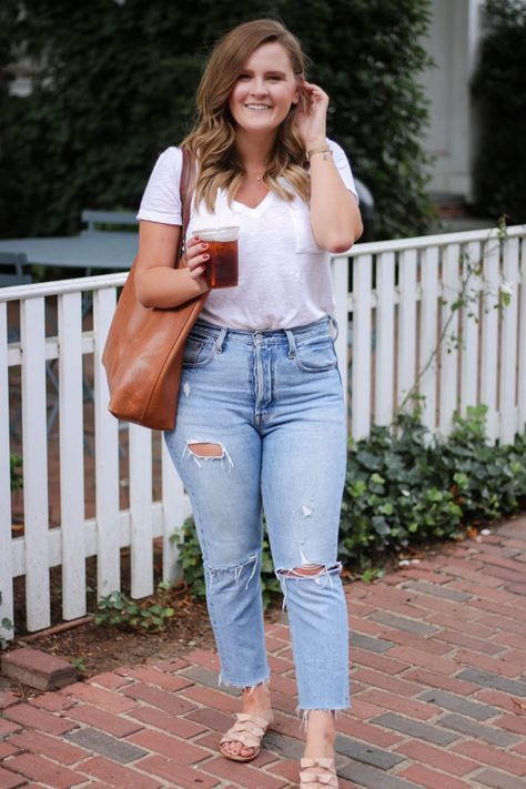 Everyday Outfits Summer, Casual Chic Outfits, Looks Jeans, Chubby Fashion, Diy Rug, Casual Chic Outfit, Curvy Girl Outfits, Tshirt Outfits, Curvy Girl Fashion