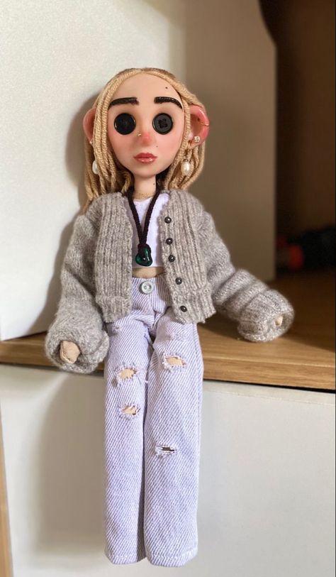 Diy Coraline Doll, Dolls Reference, Coraline Diy, Coraline Dolls, Coraline Art, Clay Inspo, Coraline Doll, Diy Dolls, Instruções Origami