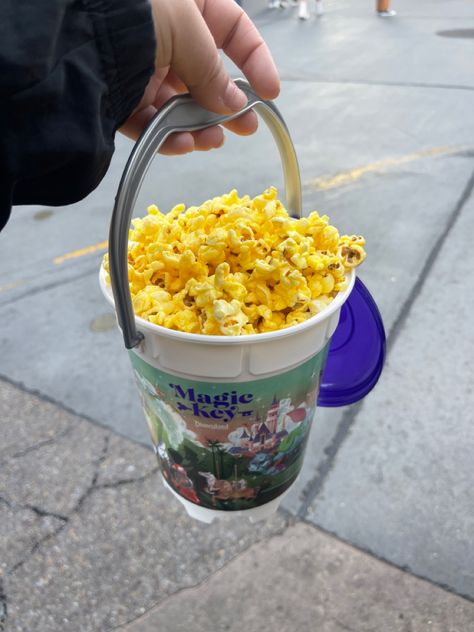 Disneyland Popcorn, Popcorn Buckets, Disney 2023, Disney Adult, Popcorn Snacks, Disneyland Food, Magic Key, Popcorn Bucket, Disney Food