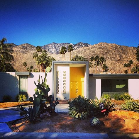 Houses of Palm Springs #1. by Gelatobaby, via Flickr Palm Springs Architecture, Palm Springs House, Palm Springs Home, Palm Springs Style, Mid Century Architecture, Real Estate Humor, Desert Homes, California Dreaming, Retro Home Decor