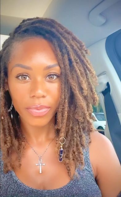 Layered Locks Haircut, Medium Interlocked Locs, Monique Samuels Locs, Chocolate Locs Black Women, Two Tone Locs Black Women, Layered Locs Hairstyles, Hairstyles For Medium Locs, Locs Inspo Black Women, Highlights On Locs