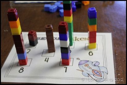 Build your Rocket free printable.. maybe adapt for building/construction theme with buildings instead of rockets Space Math, Space Theme Preschool, Rockets Game, Space Week, Unifix Cubes, Space Lessons, Space Preschool, Space Classroom, Space Unit