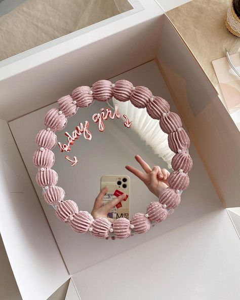 Birthday Cake Trends 2024, 2024 Birthday Cake Trends, 2024 Cake Trends, Cake Trends 2024, 20th Birthday Cake Aesthetic, 1st Anniversary Cake, Simple Birthday Cake Designs, Cake Decorating Books, Small Birthday Cakes