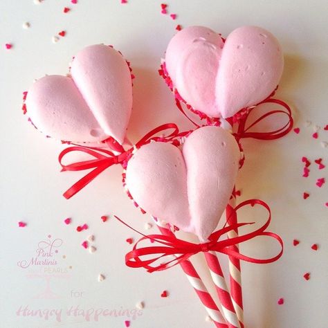 Chocolate might reign supreme as the sweet choice for Valentine's Day but if something lighter tickles your fancy, then these Meringue Heart Cookie Pops... Mini Pavlova, Heart Cookie, Edible Crafts, Heart Shaped Cookies, Cookie Pops, Valentines Day Food, Pink Martini, Meringue Cookies, Valentines Day Cookies