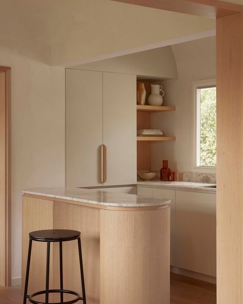 Blair Smith Architecture Built In Banquette, Surf Shack, Norm Architects, Banquette Seating, Prefabricated Houses, Mornington Peninsula, Kitchen Benches, Modern Mansion, Building Systems