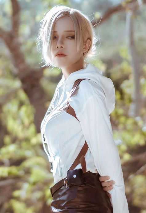 Annie Leonhart Shingeki no Kyojin #cosplay Annie Cosplay, Shingeki No Kyojin Cosplay, Aot Cosplay, Titan Shifter, Attack On Titan Aesthetic, Annie Leonhart, Body Reference Poses, Body Reference, Fashion Poses