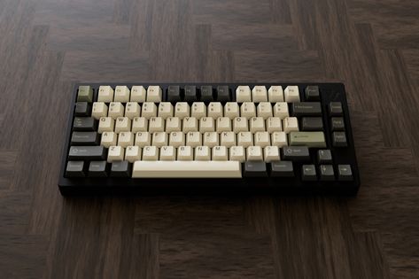 [IC] 7V - 75% Keyboard (14/03/2020 UPDATE - PRICING AND DATE ANNOUNCED) Mechanical Keyboard 75%, 75 Keyboard, Keyboard Aesthetic, Custom Keyboard, Pcb Design, Mechanical Keyboards, Desk Ideas, Mechanical Keyboard, Set Up