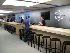 NPD: Apple Customers Love The Genius Bar, Mostly Because Service Is Free Apple Genius Bar, Genius Bar, Innovation Lab, Innovation Centre, Bar Service, The Genius, Venture Capital, Signage Design, Cool Tech