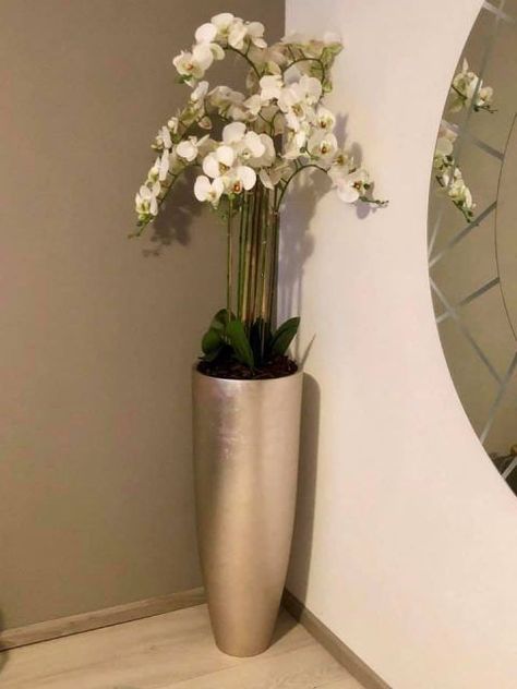 Tall Vases Decor Living Room, Floor Vases Decor Tall, Large Floor Vases Decor Ideas, Large Floor Vase Decor, Tall Vase Decorating Ideas, Floor Vases Decor, Vases Decor Living Room, Tall Vase Decor, Vase For Living Room